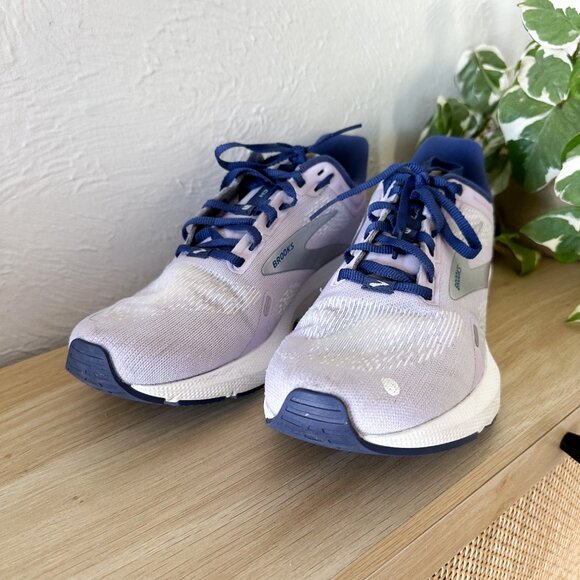 Brooks | Launch 9 Running Athletic Sneaker Shoe in Lilac / Cobalt / Silver - Picture 4 of 9